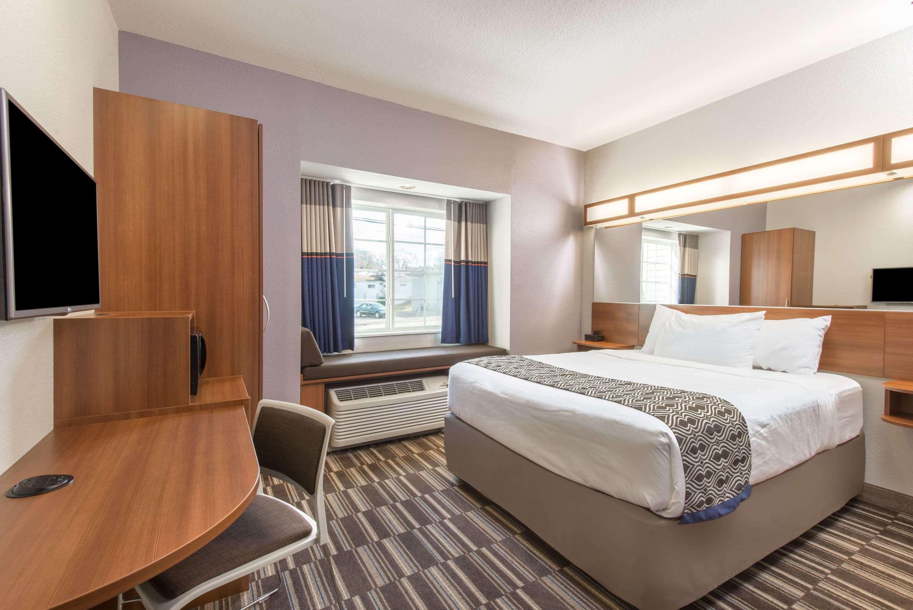Microtel Inn & Suites By Wyndham Cadiz Buitenkant foto