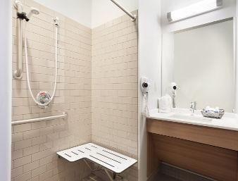 Microtel Inn & Suites By Wyndham Cadiz Buitenkant foto